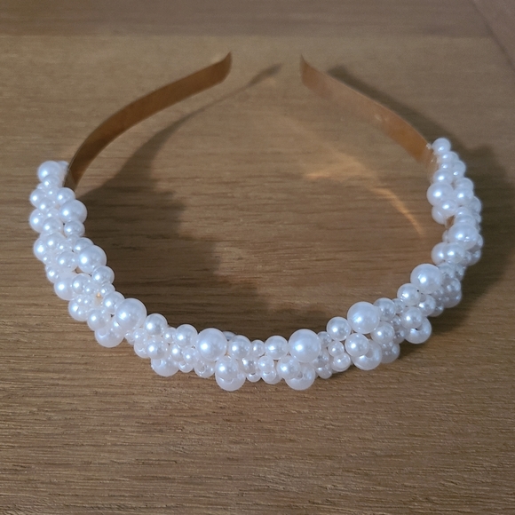 Two Pearl And Gold Headbands - Picture 7 of 10